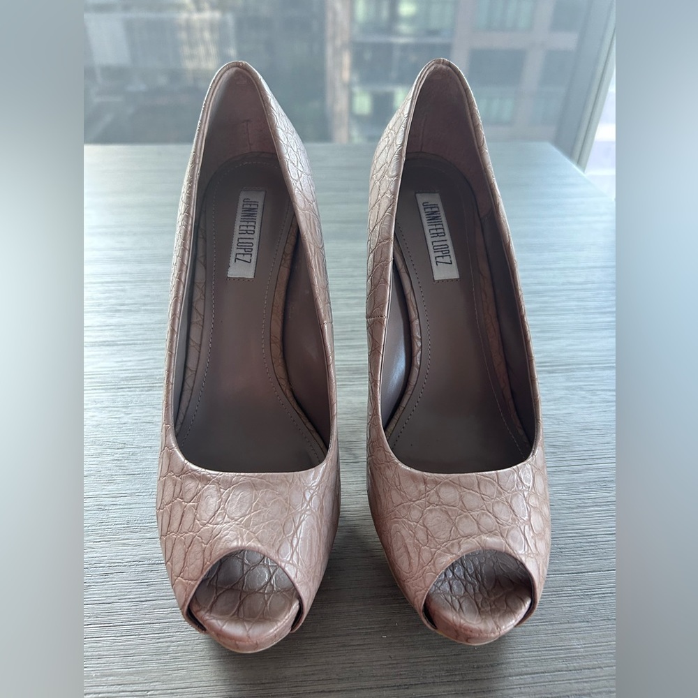 Jennifer Lopez size 9.5 stilettos rose/mauve color